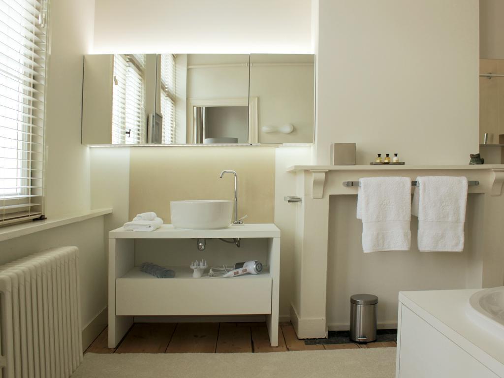 B&B Alphabet - Luxury Guesthouse And Art Gallery Bruges Room photo